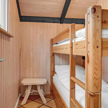 3 Bedroom Awesome In Prázdninový dům Middelfart