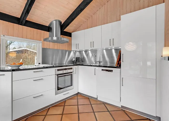 3 Bedroom Awesome In *